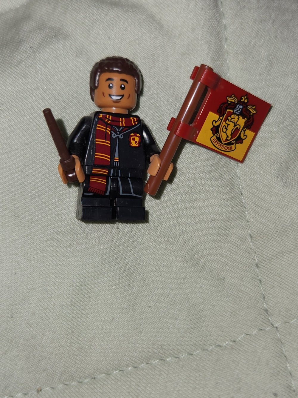 Lego Gryffindor Student Minifigure with Red and Brown Flag